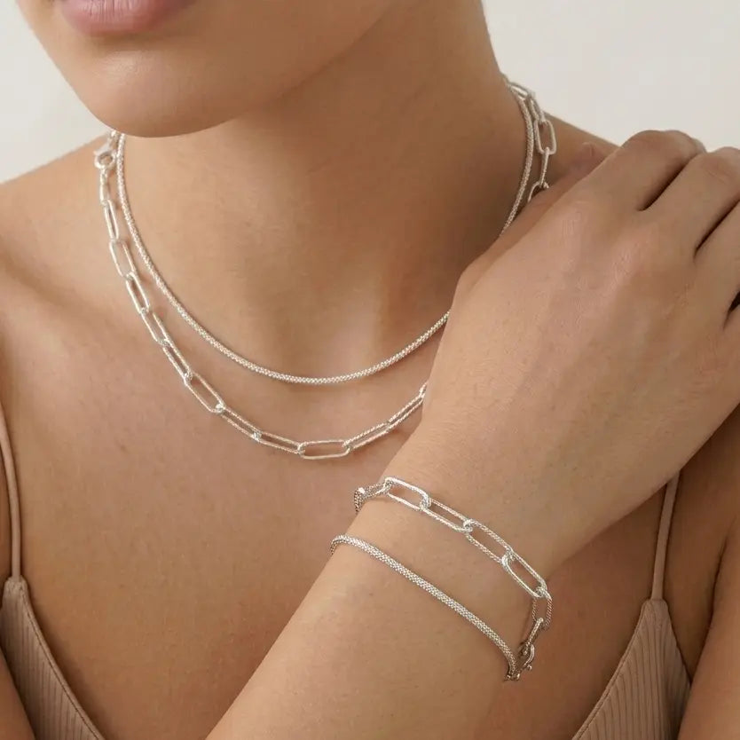 Set plateado bijou 2 colgantes + 2 pulseras