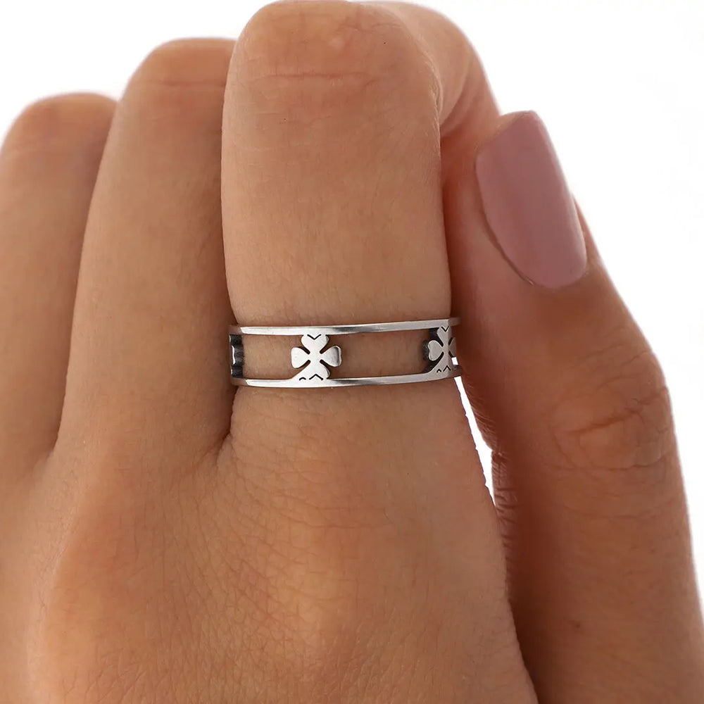 Anillo trebol acero quirurgico