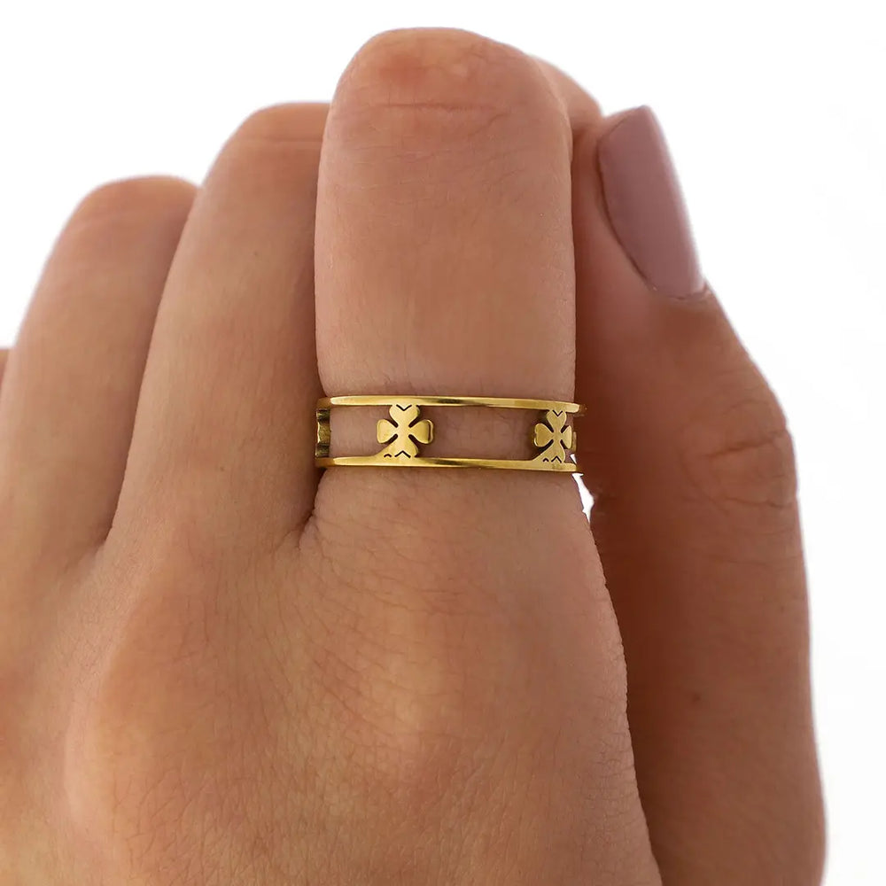Anillo trebol acero dorado