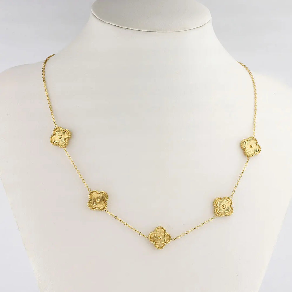 Colgante trebol acero dorado